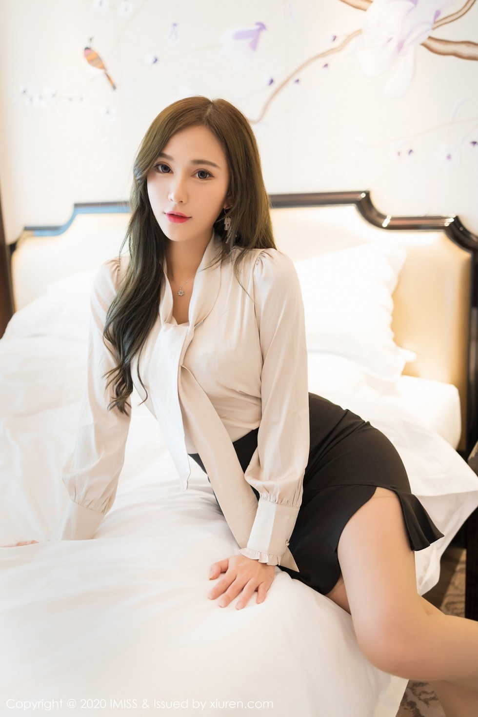 [IMISS爱蜜社]Vol.475_气质女神Lavinia私房床上性感内衣秀火辣身材完美诱惑写真52P