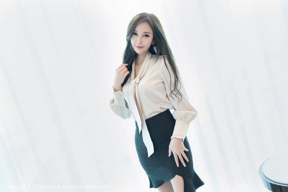 [IMISS爱蜜社]Vol.475_气质女神Lavinia私房床上性感内衣秀火辣身材完美诱惑写真52P