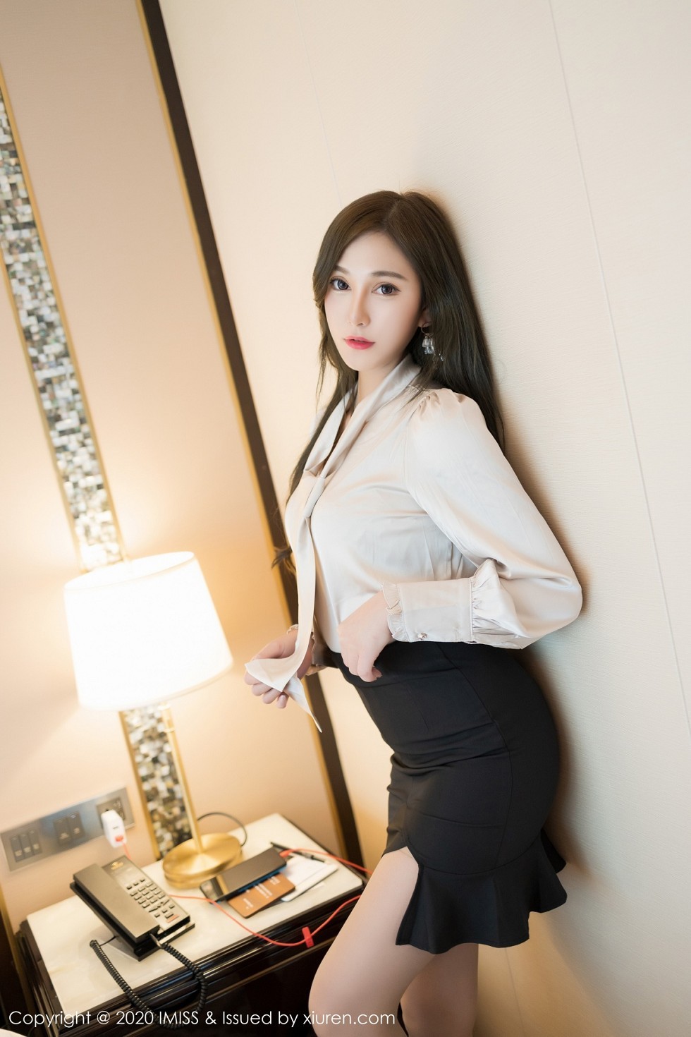 [IMISS爱蜜社]Vol.475_气质女神Lavinia私房床上性感内衣秀火辣身材完美诱惑写真52P