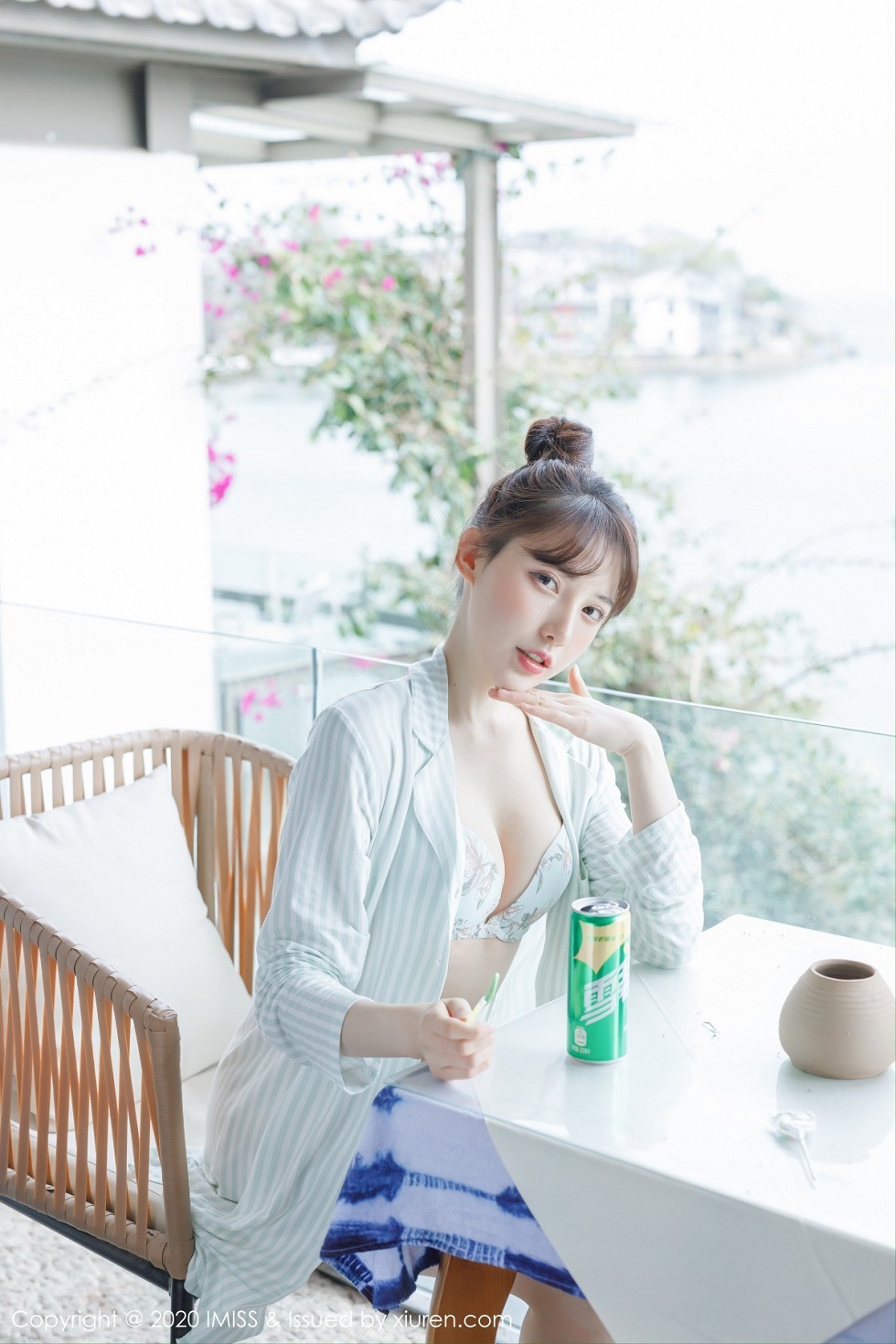 [IMISS爱蜜社]Vol.481_女神Lynn刘奕宁私房床上性感衬衣半脱秀完美身材诱惑写真24P