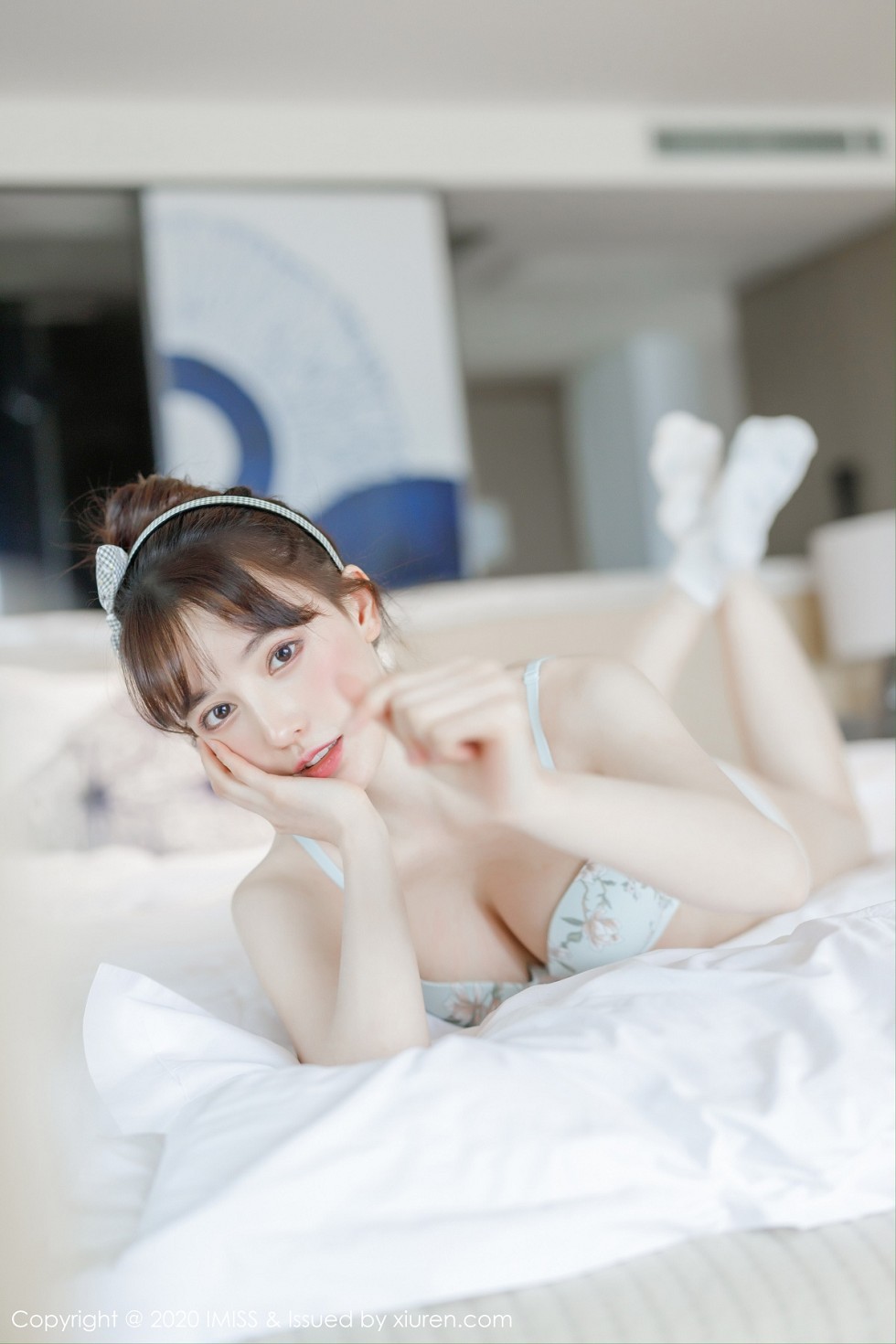 [IMISS爱蜜社]Vol.481_女神Lynn刘奕宁私房床上性感衬衣半脱秀完美身材诱惑写真24P