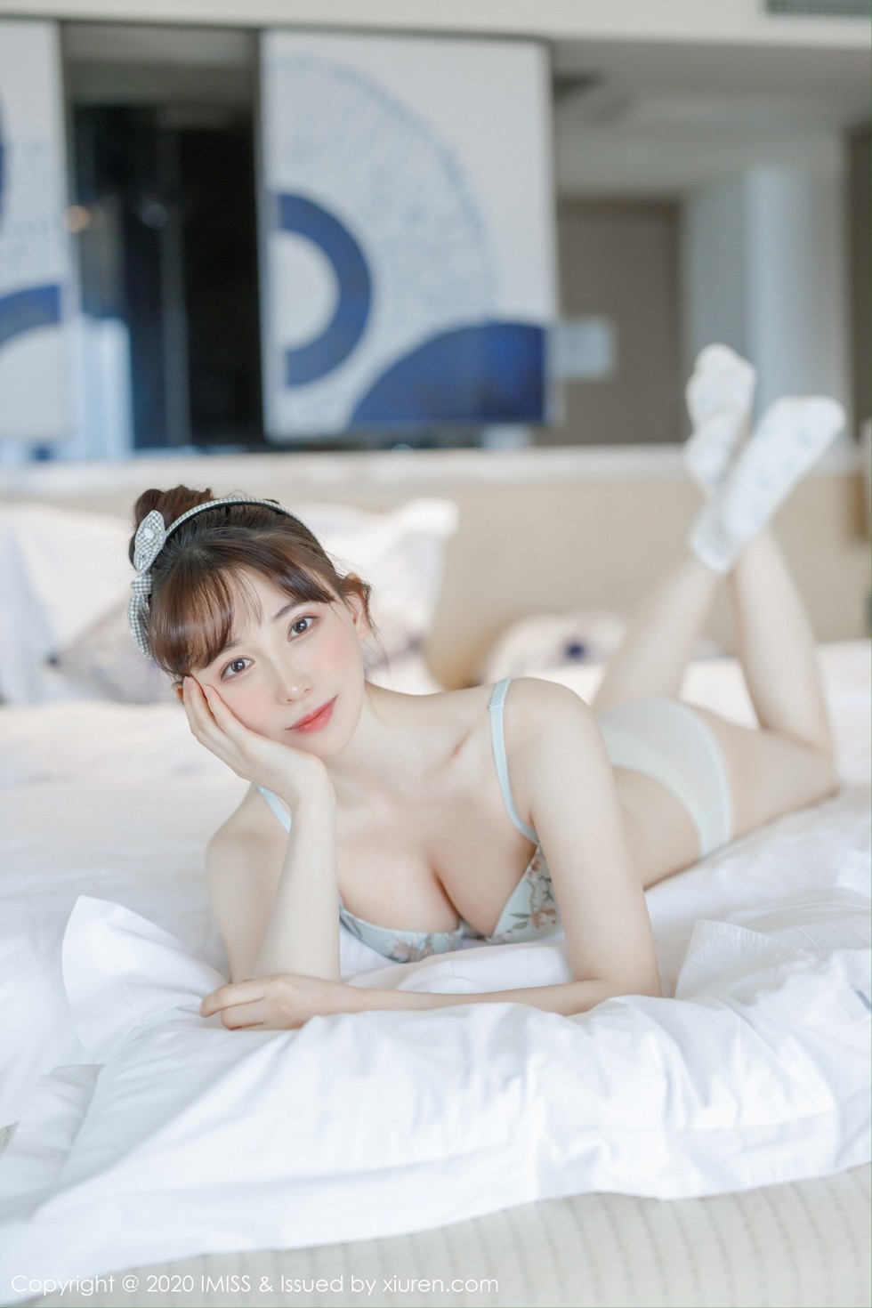 [IMISS爱蜜社]Vol.481_女神Lynn刘奕宁私房床上性感衬衣半脱秀完美身材诱惑写真24P