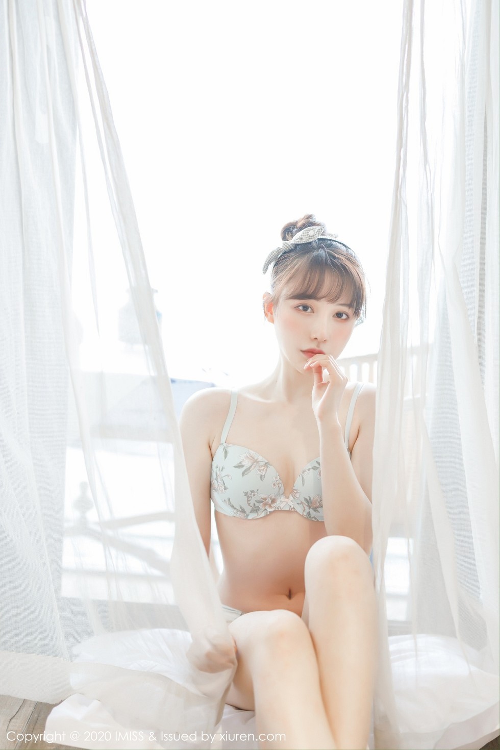 [IMISS爱蜜社]Vol.481_女神Lynn刘奕宁私房床上性感衬衣半脱秀完美身材诱惑写真24P