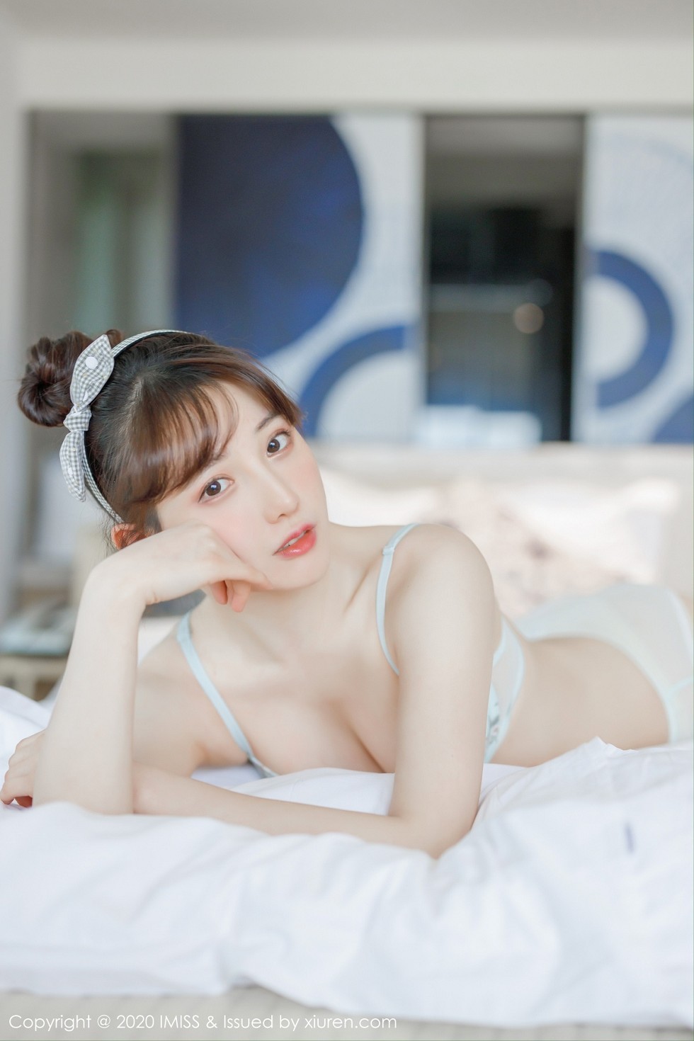 [IMISS爱蜜社]Vol.481_女神Lynn刘奕宁私房床上性感衬衣半脱秀完美身材诱惑写真24P