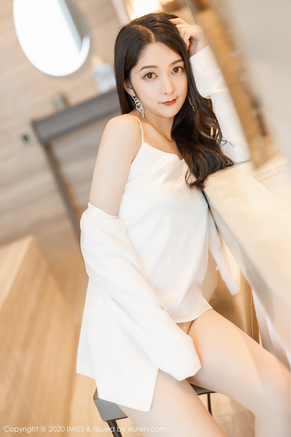 [IMISS爱蜜社]Vol.484_女神Angela小热巴私房性感白色睡裙配肉丝裤袜撩人诱惑写真73P