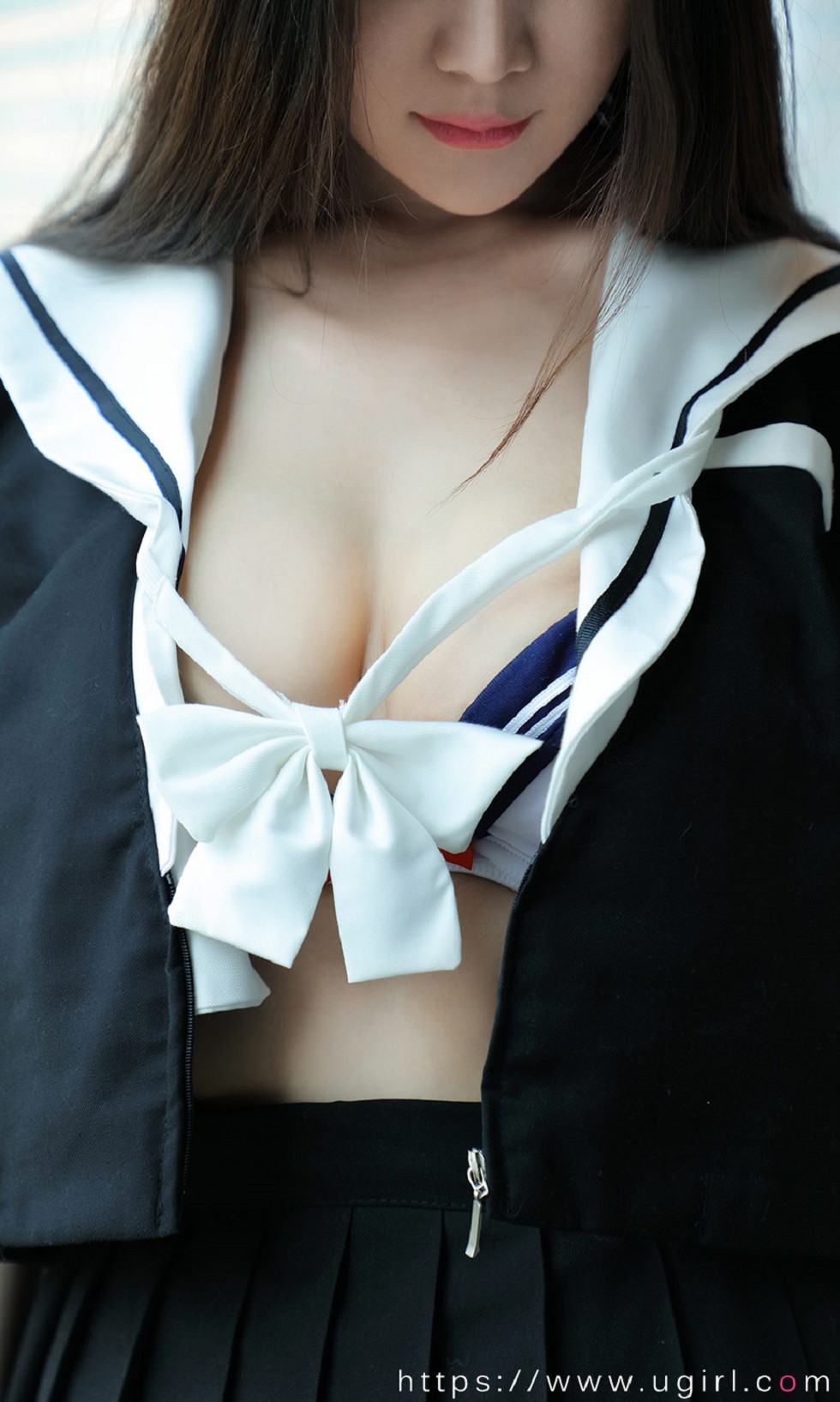 [Ugirls爱尤物]No.1874_嫩模Zoe私房性感低胸短裙制服秀豪乳翘臀撩人诱惑写真36P