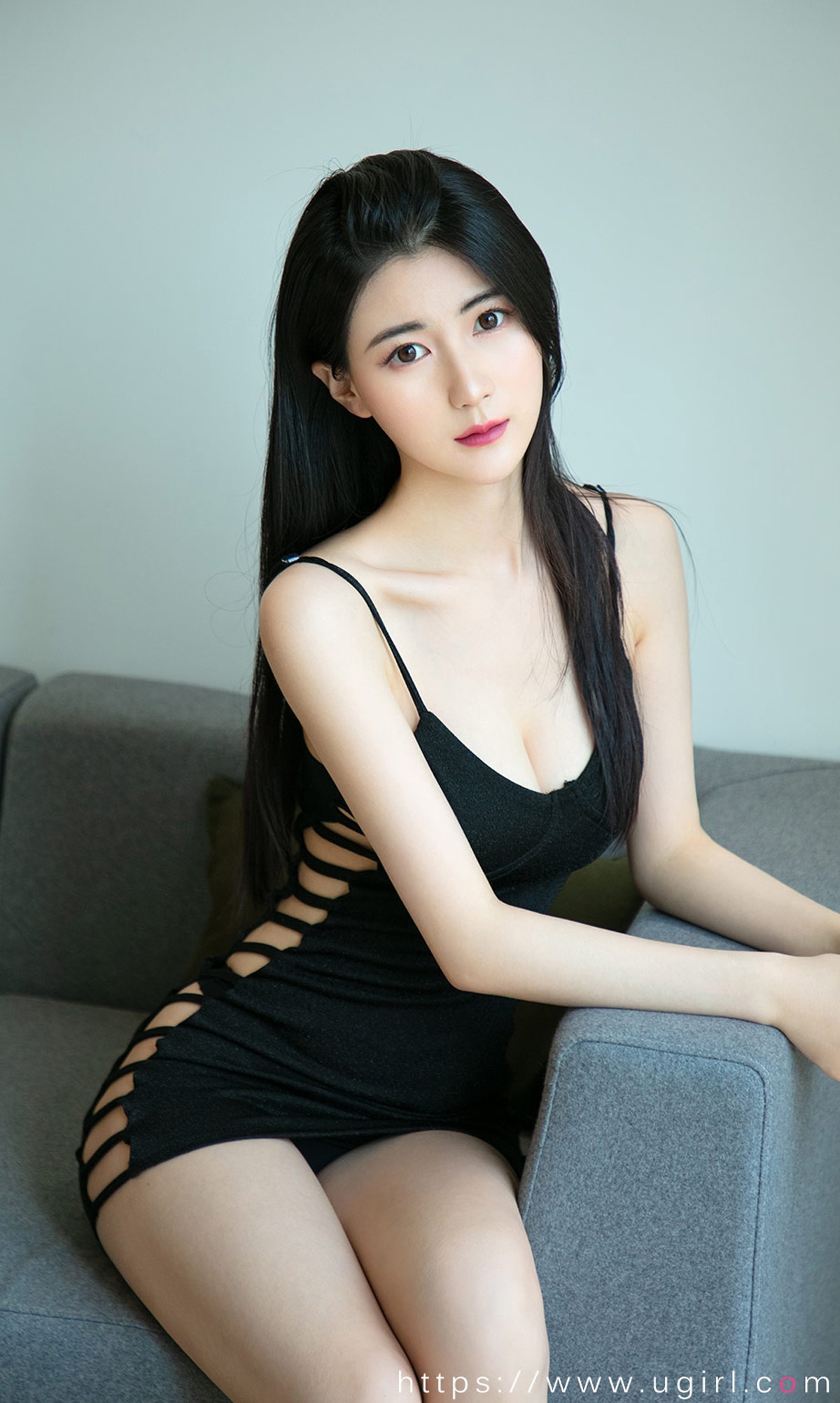 [Ugirls爱尤物]No.1880_嫩模九儿私房黑色吊带裙+叶子情趣内衣秀完美身材性感写真35P