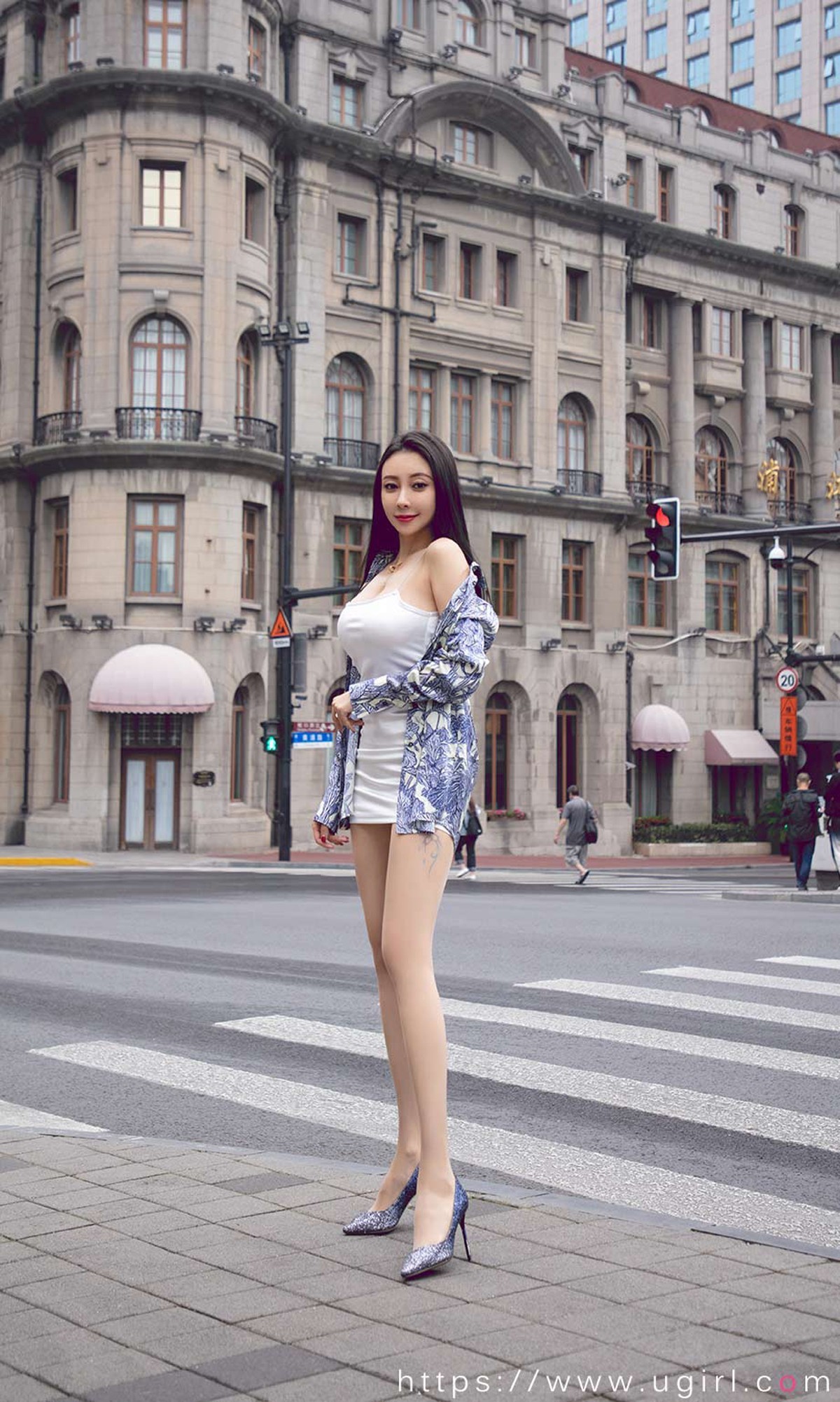 [Ugirls爱尤物]No.1888_嫩模果儿Victoria户外性感白色吊裙秀完美身材诱惑写真35P