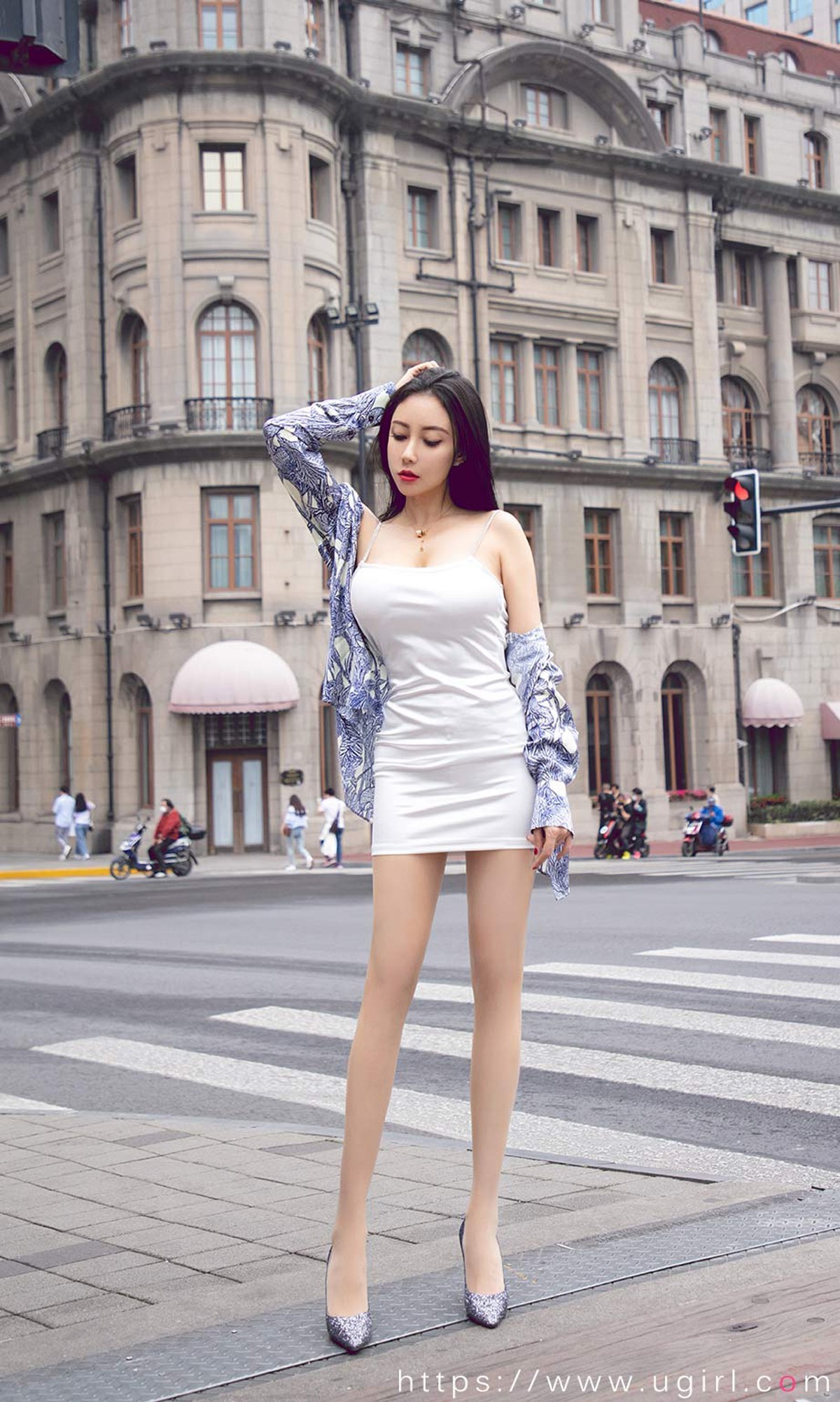 [Ugirls爱尤物]No.1888_嫩模果儿Victoria户外性感白色吊裙秀完美身材诱惑写真35P