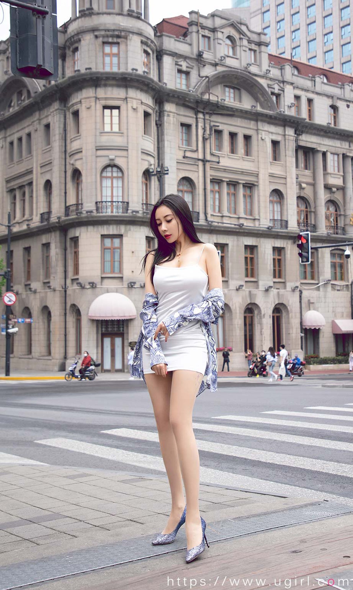 [Ugirls爱尤物]No.1888_嫩模果儿Victoria户外性感白色吊裙秀完美身材诱惑写真35P