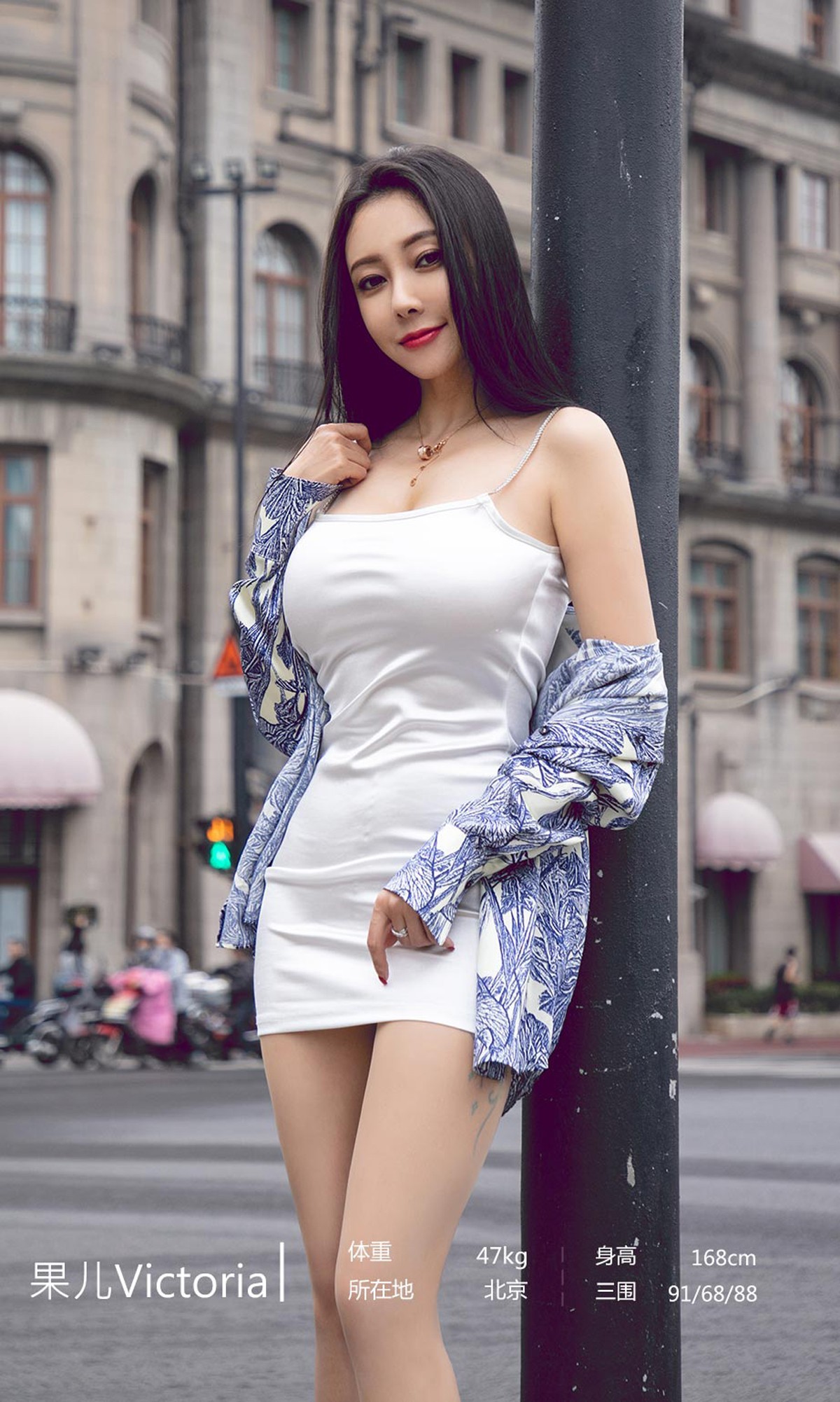 [Ugirls爱尤物]No.1888_嫩模果儿Victoria户外性感白色吊裙秀完美身材诱惑写真35P