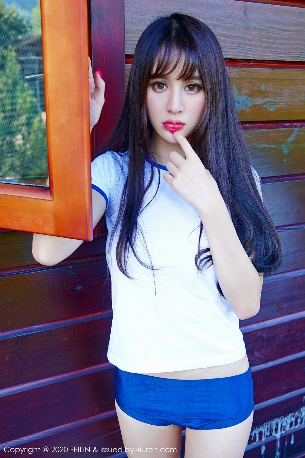[FeiLin嗲囡囡]VOL.233_嫩模Cheryl青树泳池边性感比基尼+私房黑丝主题完美诱惑写真100P