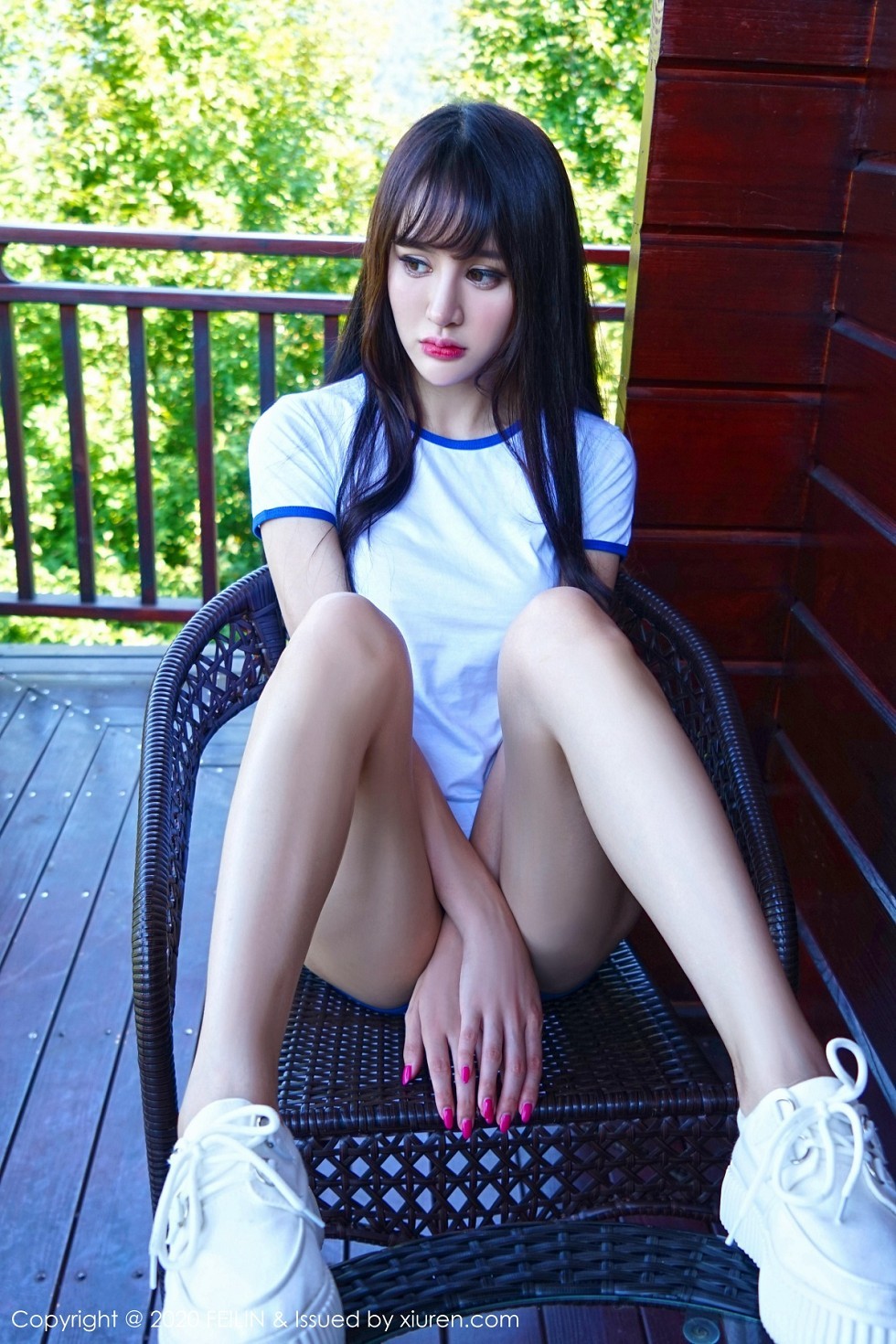 [FeiLin嗲囡囡]VOL.233_嫩模Cheryl青树泳池边性感比基尼+私房黑丝主题完美诱惑写真100P