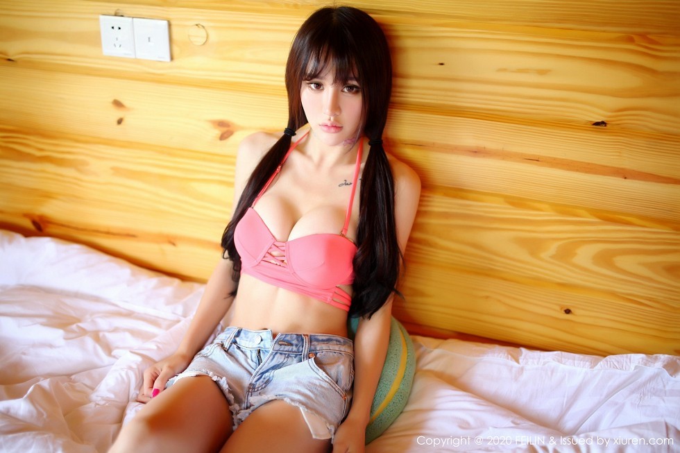 [FeiLin嗲囡囡]VOL.233_嫩模Cheryl青树泳池边性感比基尼+私房黑丝主题完美诱惑写真100P