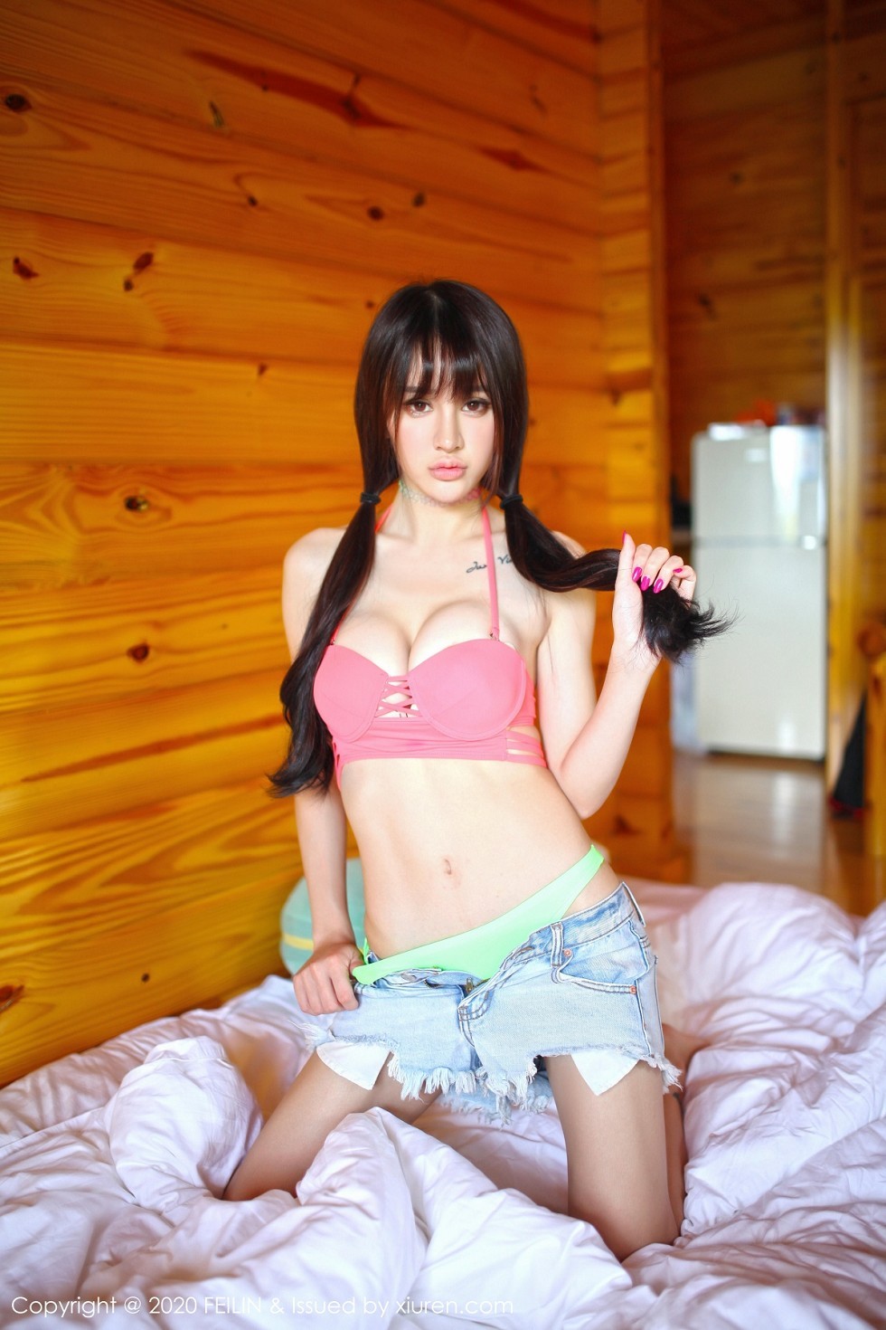 [FeiLin嗲囡囡]VOL.233_嫩模Cheryl青树泳池边性感比基尼+私房黑丝主题完美诱惑写真100P