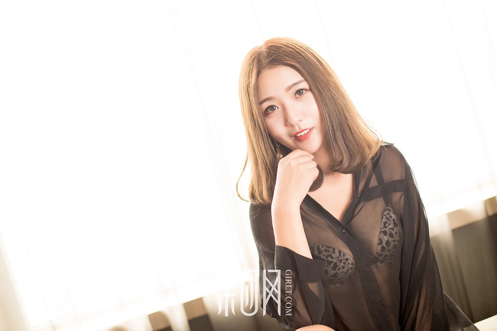[GIRLT果团网]NO.139_黑色薄纱嫩模妹子私房豹纹内衣+红色吊带睡衣秀豪乳诱惑写真45P