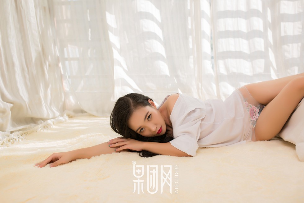 [GIRLT果团网]TG031_清纯学生妹私房制服配黑丝网袜+真空白衬衣撩人诱惑写真71P