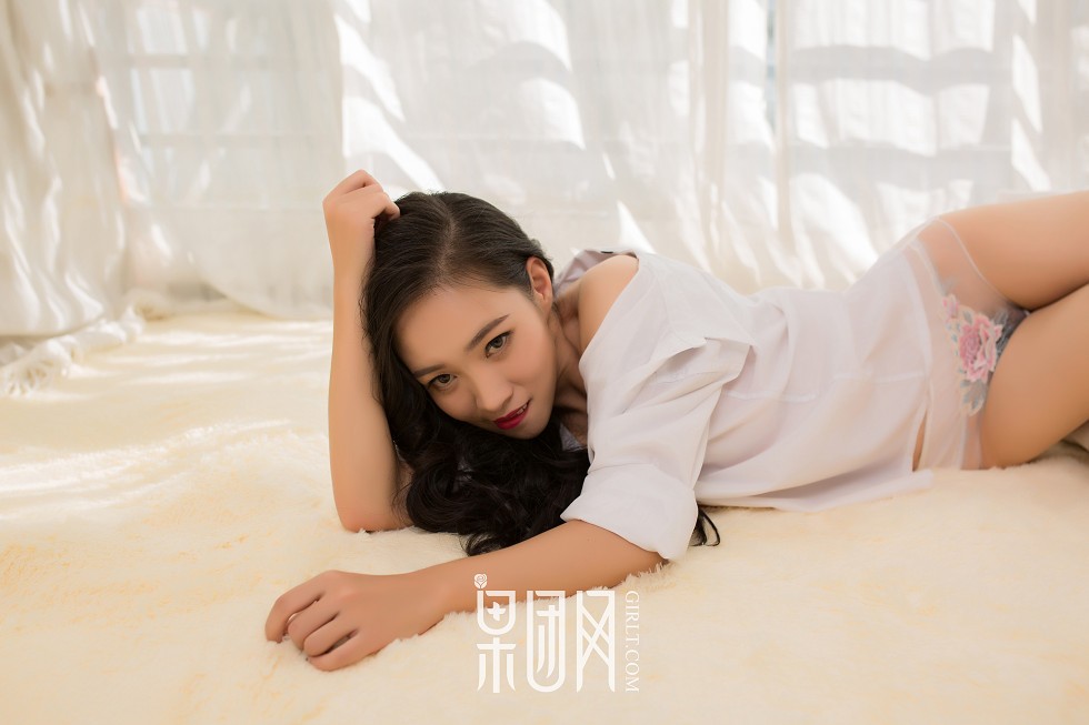 [GIRLT果团网]TG031_清纯学生妹私房制服配黑丝网袜+真空白衬衣撩人诱惑写真71P