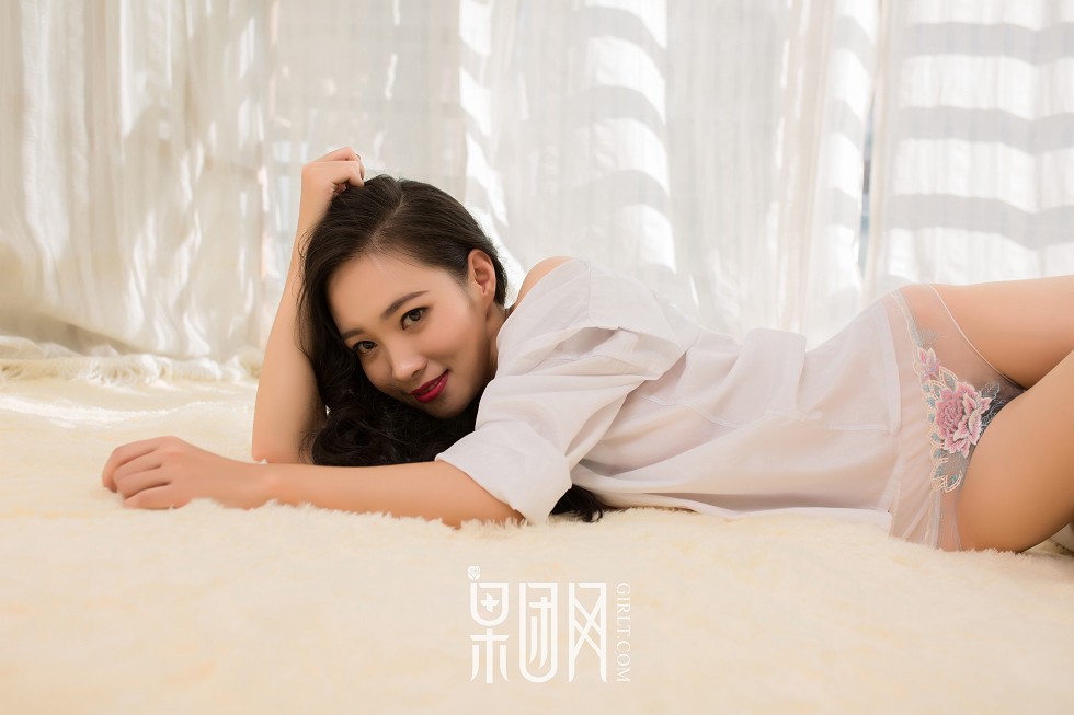 [GIRLT果团网]TG031_清纯学生妹私房制服配黑丝网袜+真空白衬衣撩人诱惑写真71P