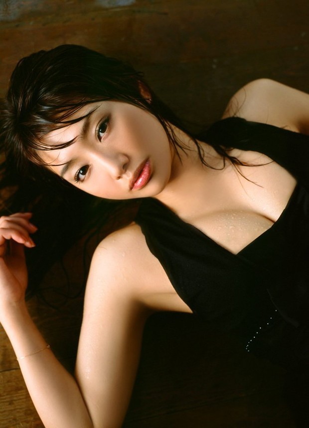柔情女孩曼妙身姿俏皮居家照(图4)