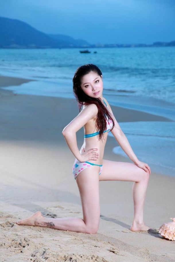 清新美人张艺芯海边靓丽写真图片(图5)