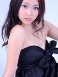 白皙丰满青春美女车模 蓝色美瞳性感逼人