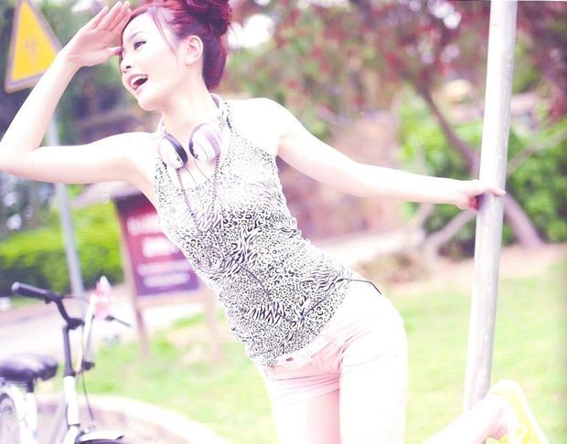 养眼美眉李蕴滴水般靓丽写真(图26)