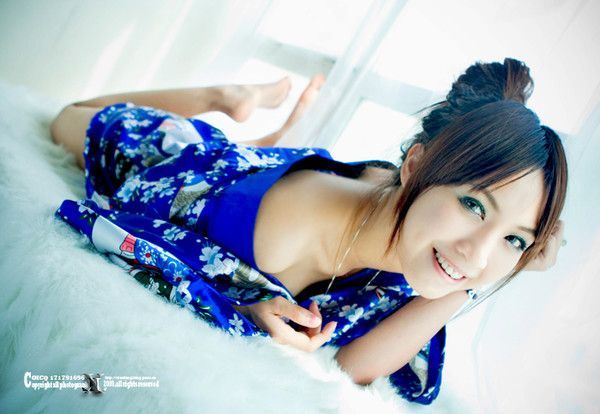 皮肤白嫩如雪的和服美女显性感(图8)