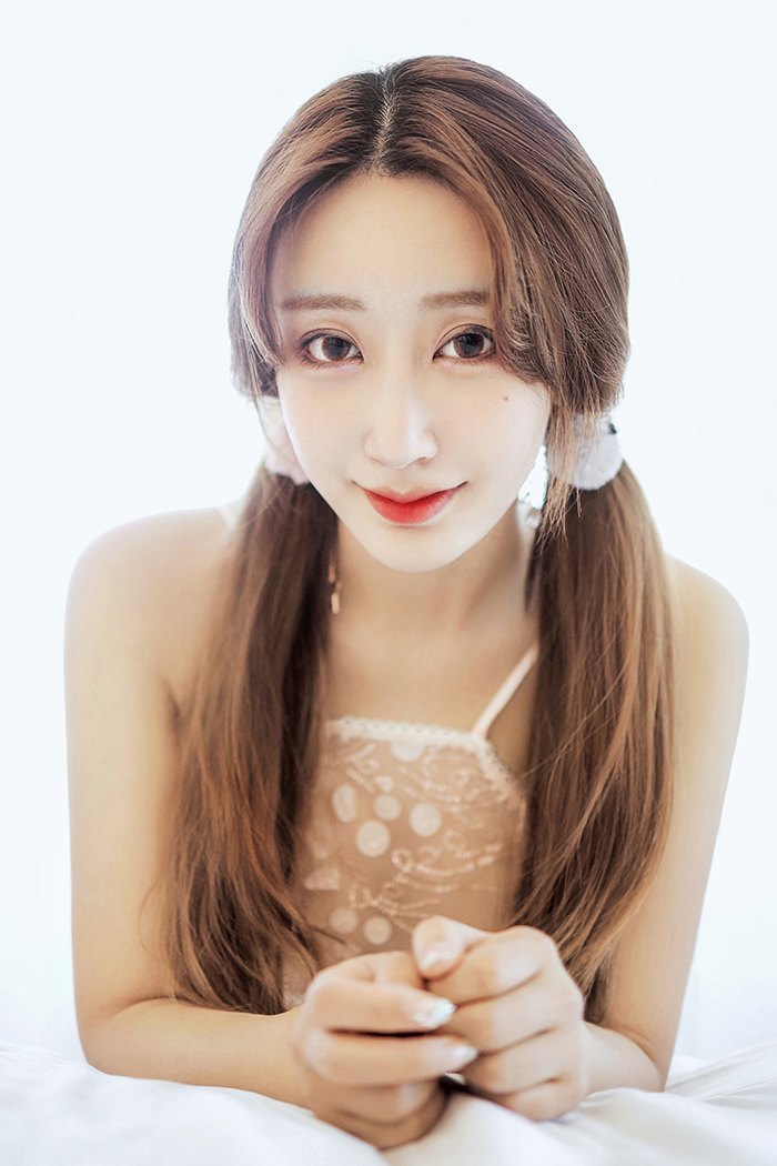 小家碧玉林子欣完美圆乳体香四溢(图13)