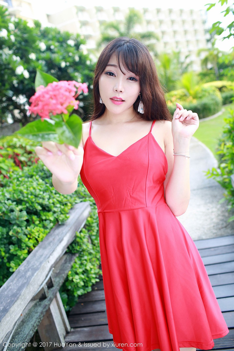 [HuaYan花の颜]Vol.044_嫩模芝芝Booty塞班岛旅拍粉红高叉连体内衣湿身诱惑写真61P