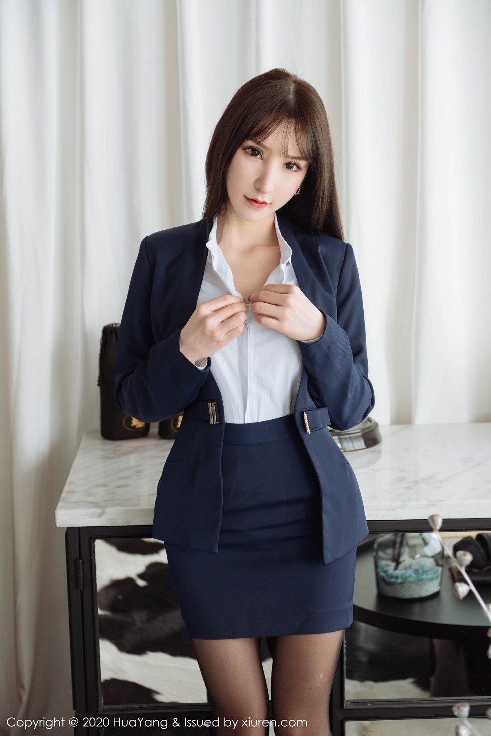 [HuaYang花漾]Vol.247_女神周于希云南旅拍私人管家主题开档黑丝裤袜诱惑写真65P