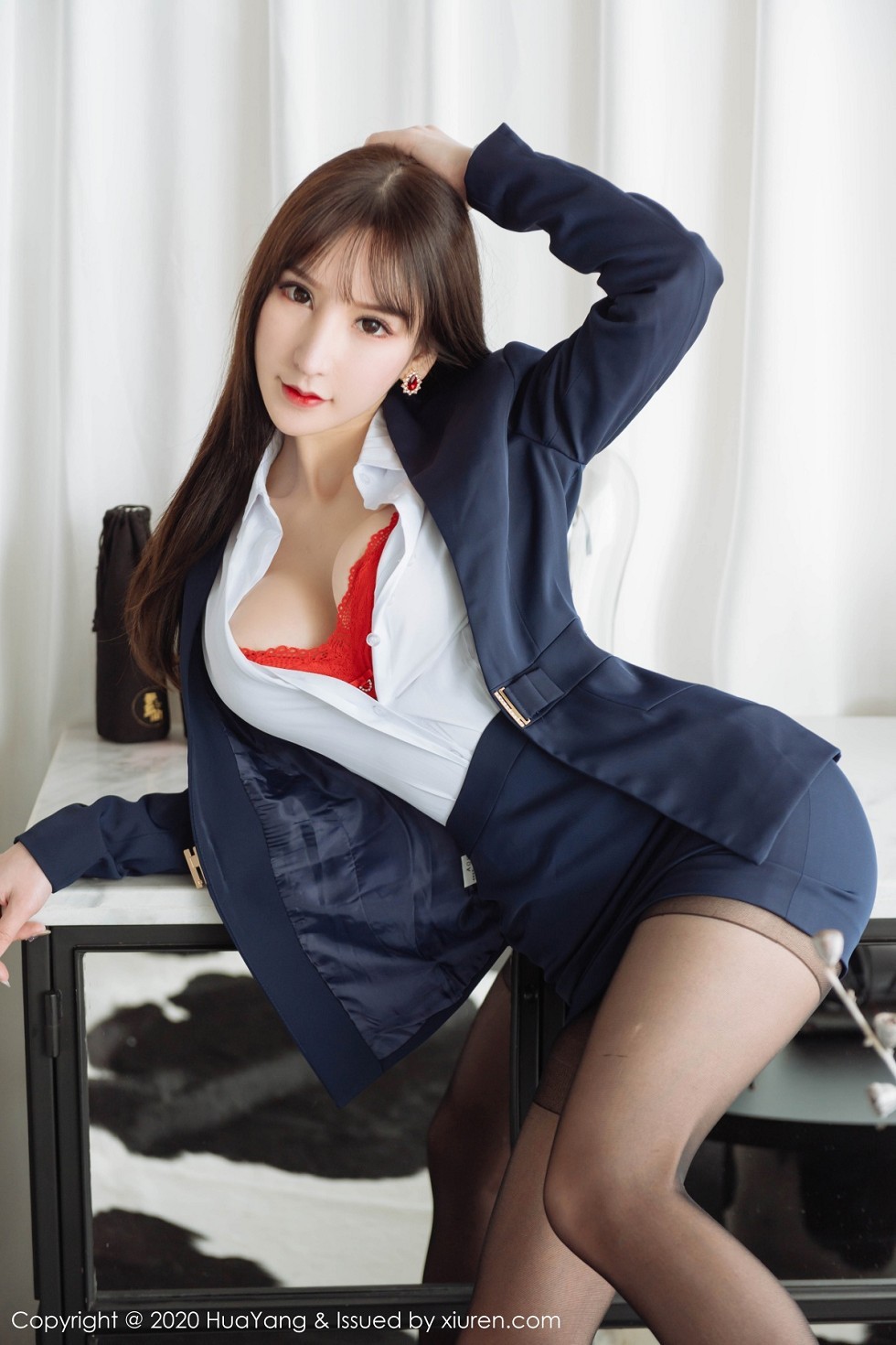 [HuaYang花漾]Vol.247_女神周于希云南旅拍私人管家主题开档黑丝裤袜诱惑写真65P