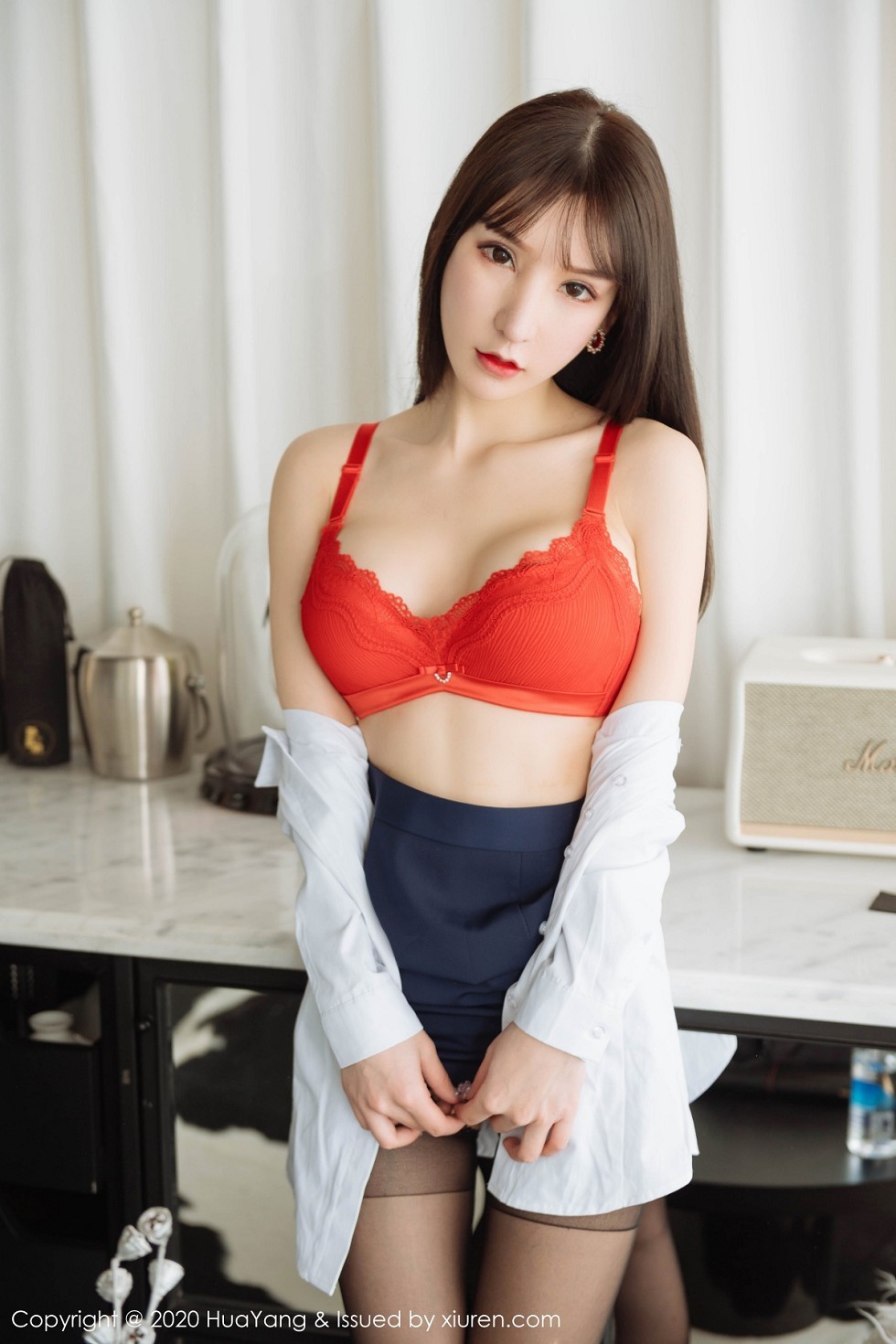 [HuaYang花漾]Vol.247_女神周于希云南旅拍私人管家主题开档黑丝裤袜诱惑写真65P