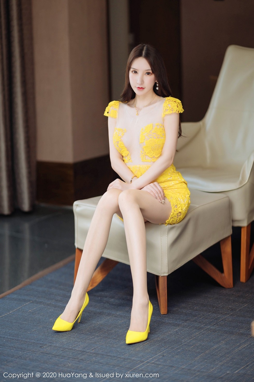 [HuaYang花漾]Vol.253_女神周于希Sandy三亚旅拍黄色镂空短裙秀火辣身材诱惑写真61P