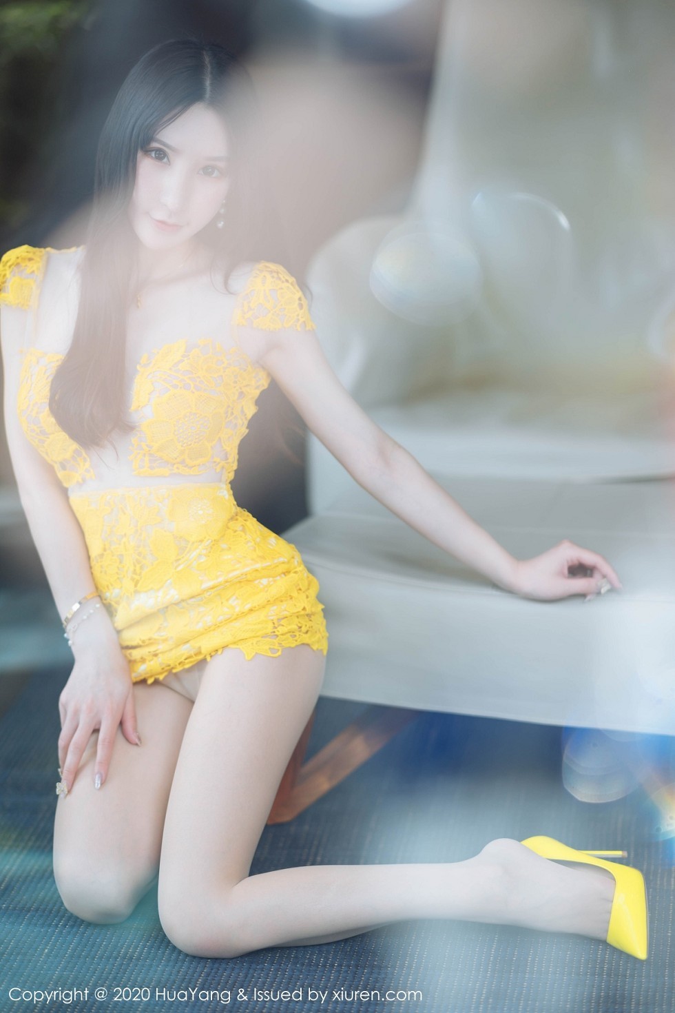 [HuaYang花漾]Vol.253_女神周于希Sandy三亚旅拍黄色镂空短裙秀火辣身材诱惑写真61P