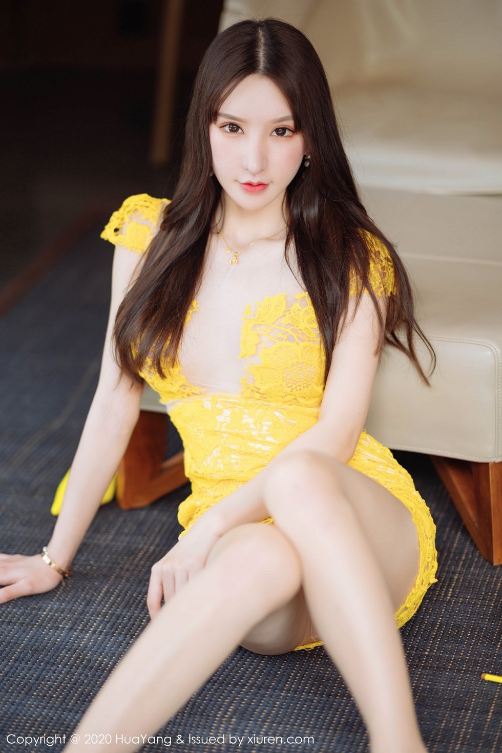 [HuaYang花漾]Vol.253_女神周于希Sandy三亚旅拍黄色镂空短裙秀火辣身材诱惑写真61P