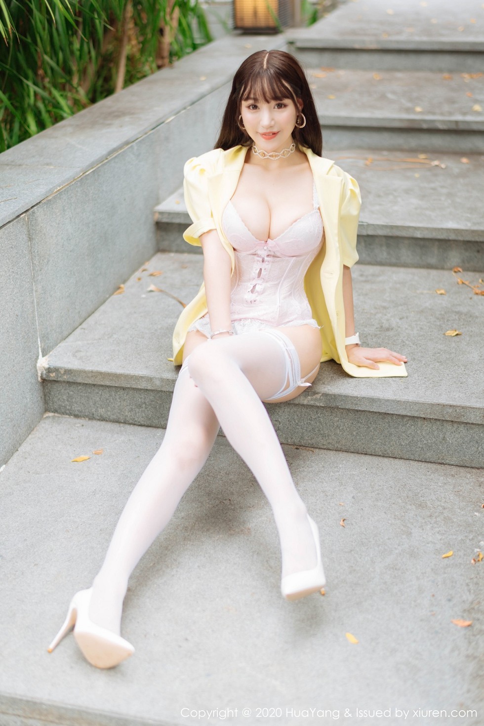 [HuaYang花漾]Vol.261_女神朱可儿Flower三亚旅拍情趣内衣配蕾丝吊袜惹火诱惑写真53P