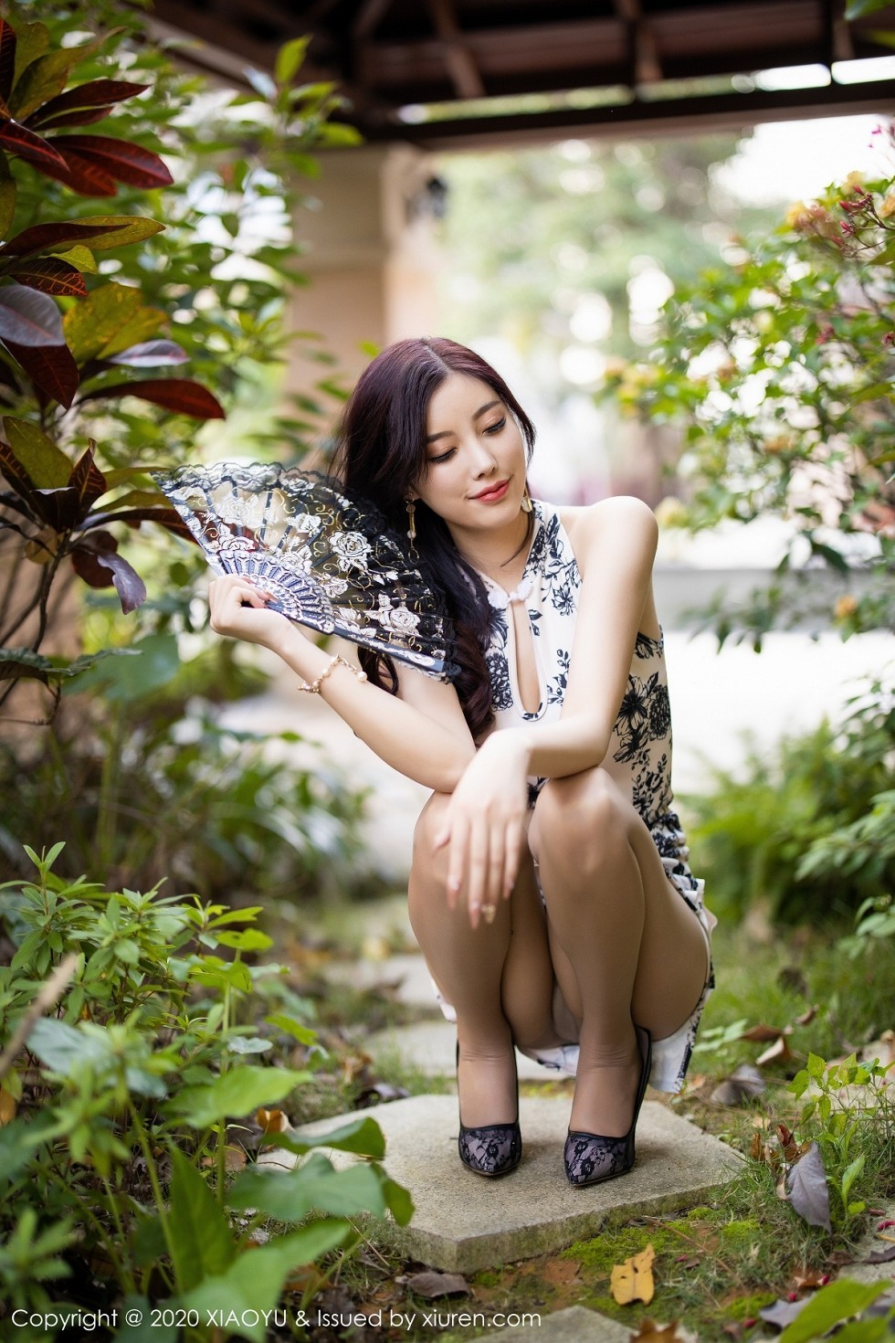[XiaoYu画语界]Vol.318_女神杨晨晨sugar素雅旗袍装配肉丝裤袜秀迷人身材性感写真98P