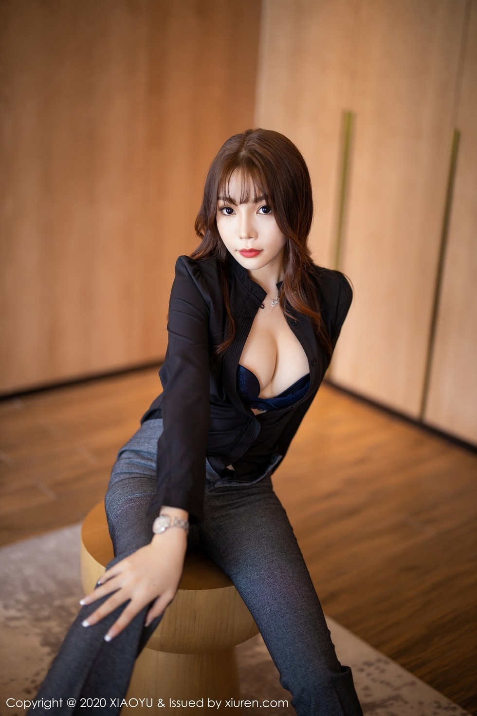 [XiaoYu画语界]Vol.319_女神芝芝Booty阳朔旅拍职场制服主题露吊带黑丝袜撩人诱惑写真96P