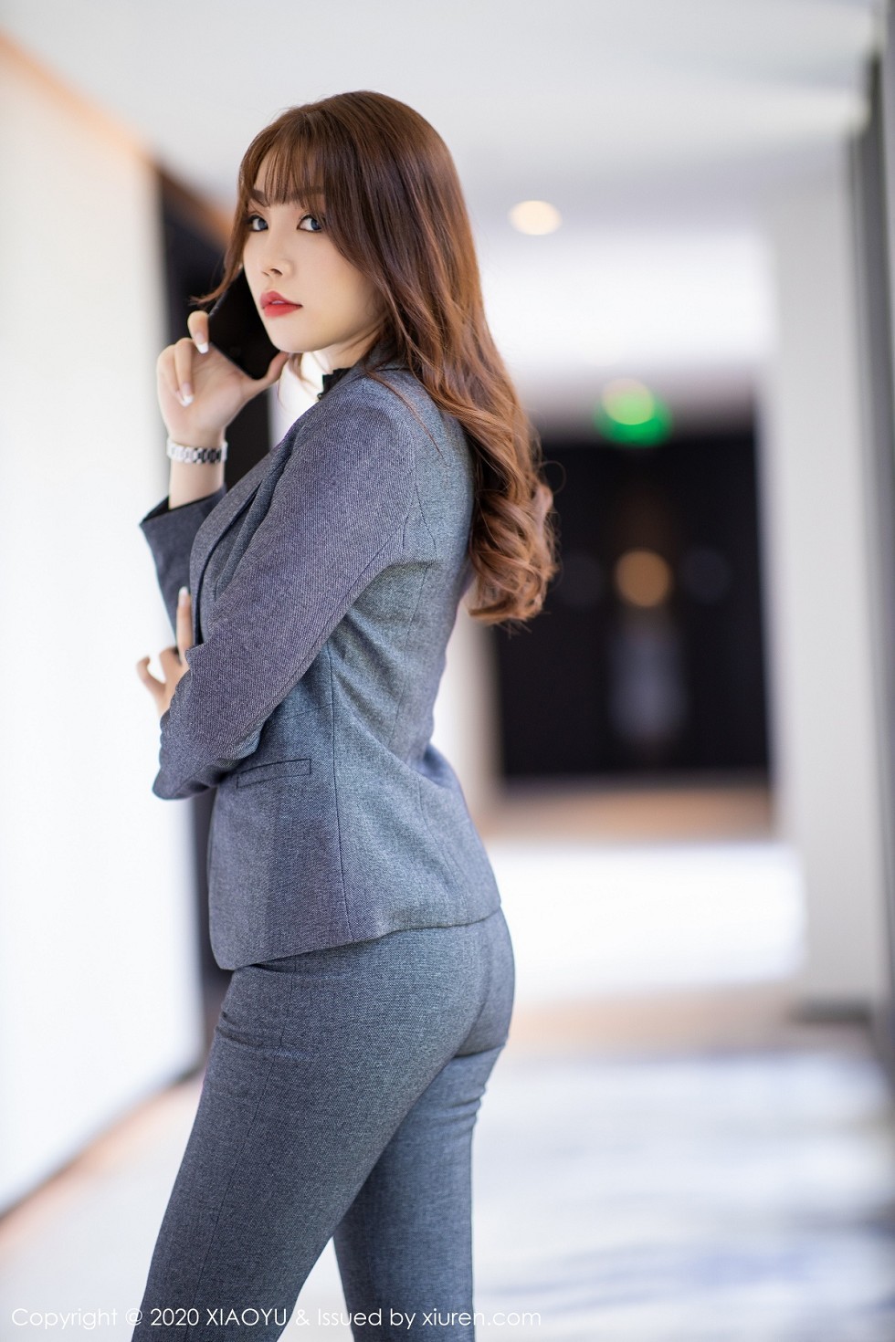 [XiaoYu画语界]Vol.319_女神芝芝Booty阳朔旅拍职场制服主题露吊带黑丝袜撩人诱惑写真96P