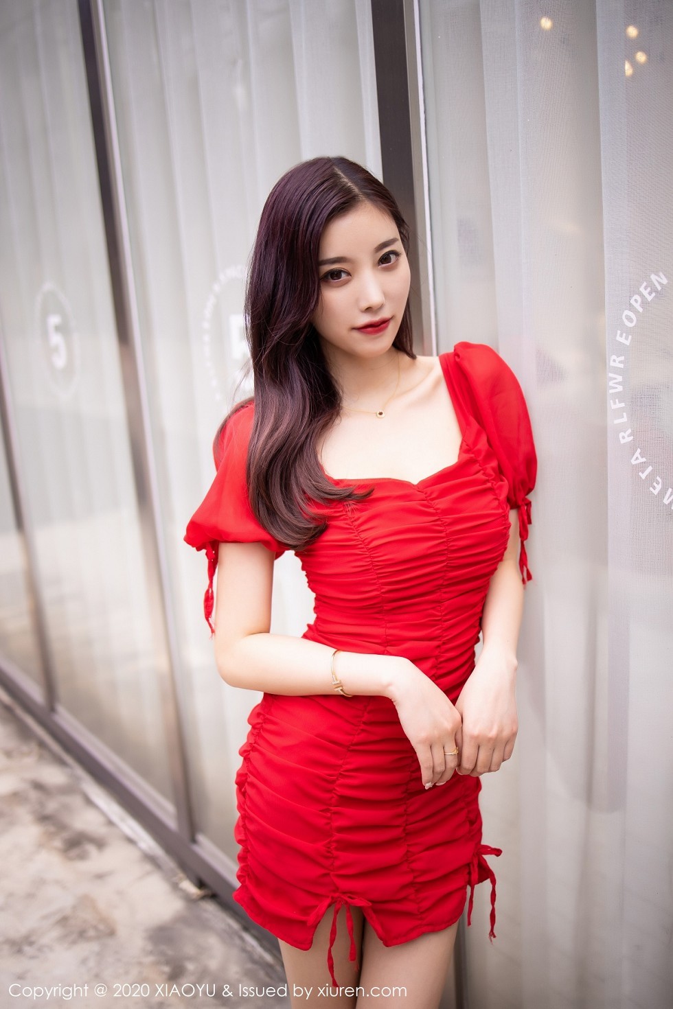 [XiaoYu画语界]Vol.326_女神杨晨晨sugar街拍主题鲜艳红裙秀完美身材动人写真73P