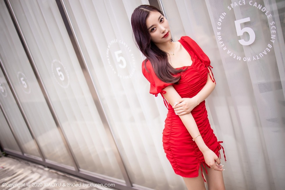 [XiaoYu画语界]Vol.326_女神杨晨晨sugar街拍主题鲜艳红裙秀完美身材动人写真73P