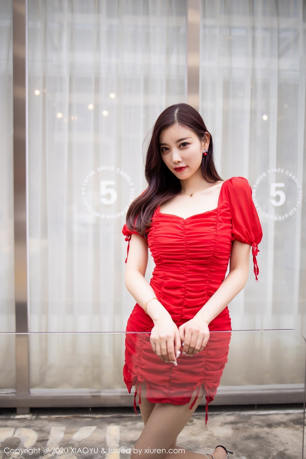 [XiaoYu画语界]Vol.326_女神杨晨晨sugar街拍主题鲜艳红裙秀完美身材动人写真73P