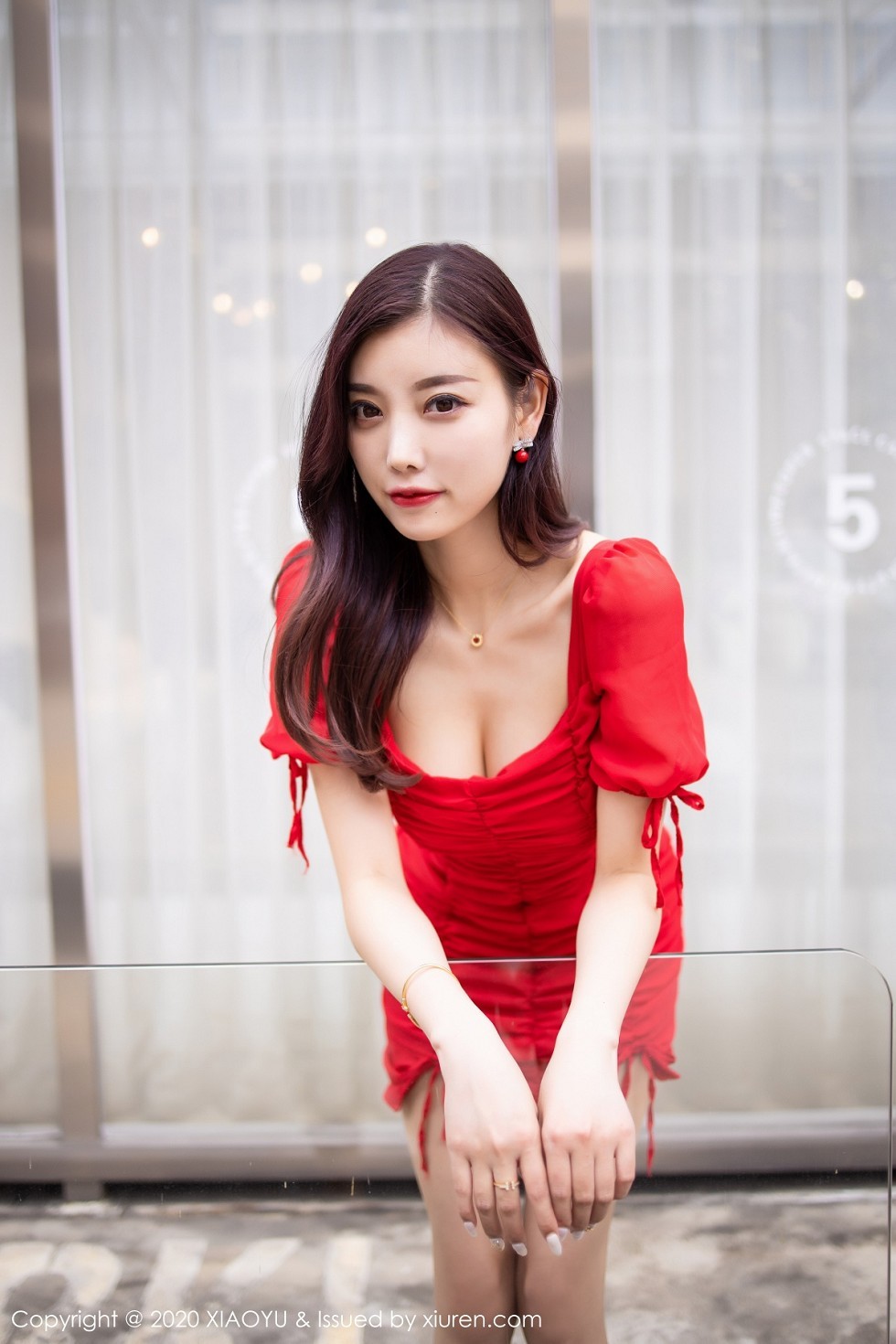[XiaoYu画语界]Vol.326_女神杨晨晨sugar街拍主题鲜艳红裙秀完美身材动人写真73P