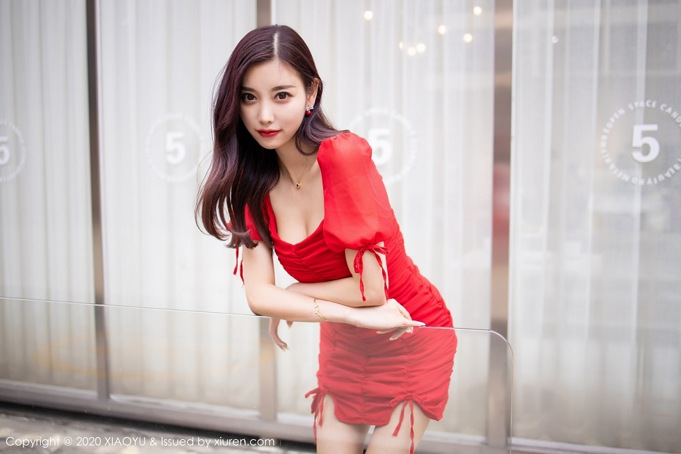 [XiaoYu画语界]Vol.326_女神杨晨晨sugar街拍主题鲜艳红裙秀完美身材动人写真73P