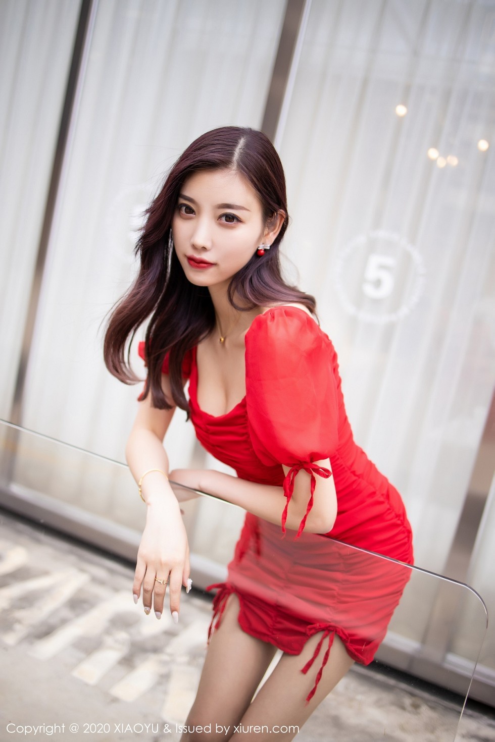 [XiaoYu画语界]Vol.326_女神杨晨晨sugar街拍主题鲜艳红裙秀完美身材动人写真73P