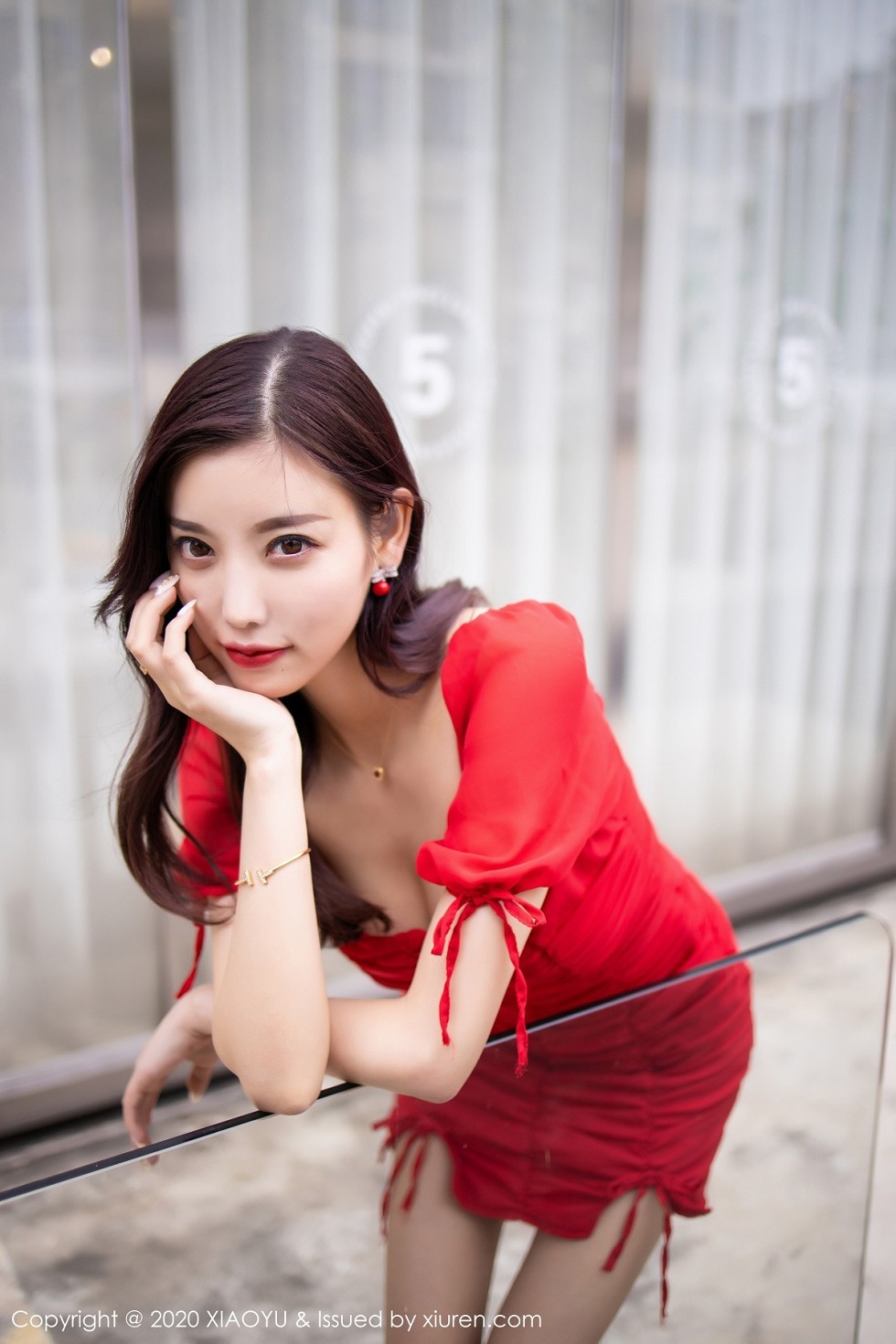 [XiaoYu画语界]Vol.326_女神杨晨晨sugar街拍主题鲜艳红裙秀完美身材动人写真73P