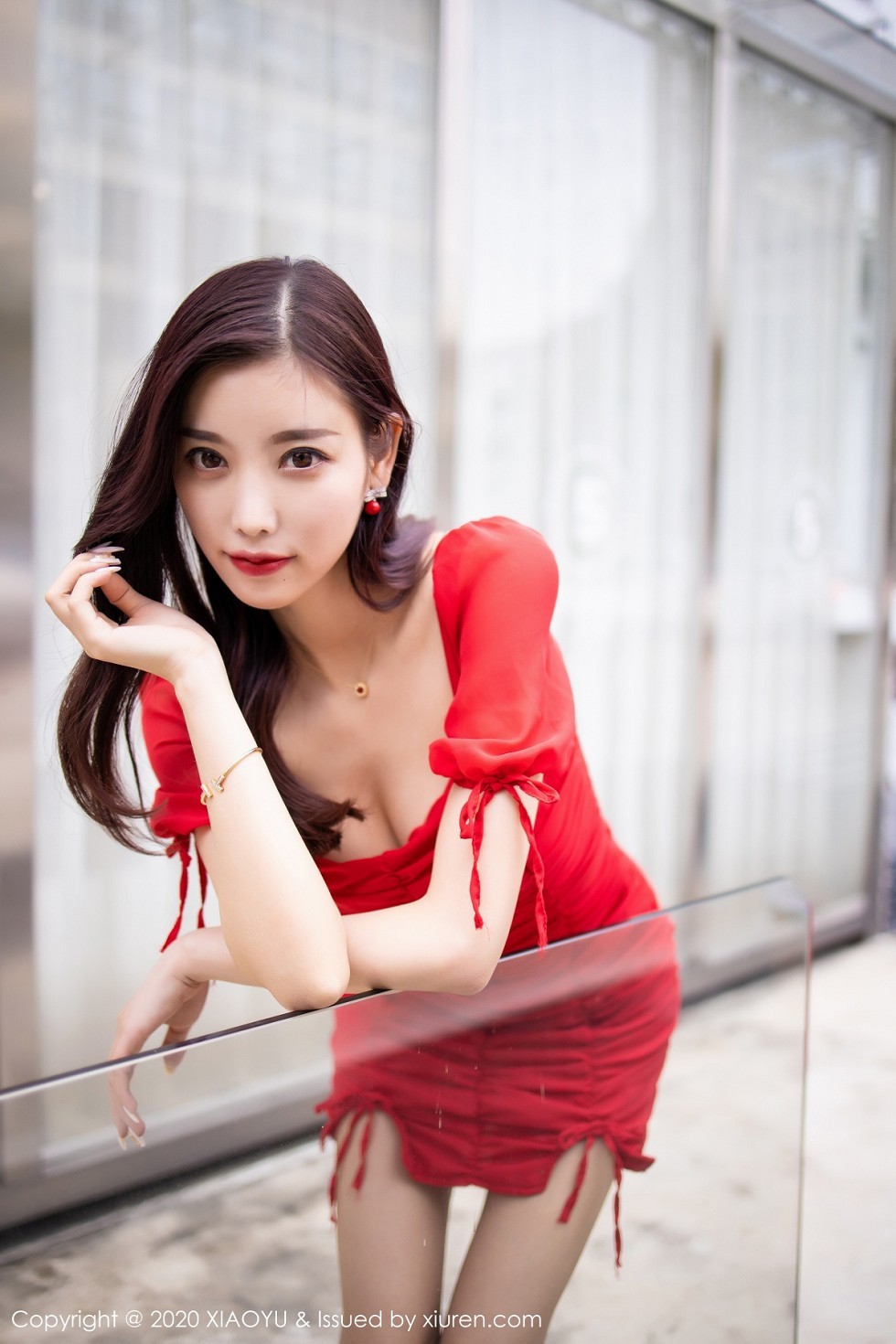 [XiaoYu画语界]Vol.326_女神杨晨晨sugar街拍主题鲜艳红裙秀完美身材动人写真73P