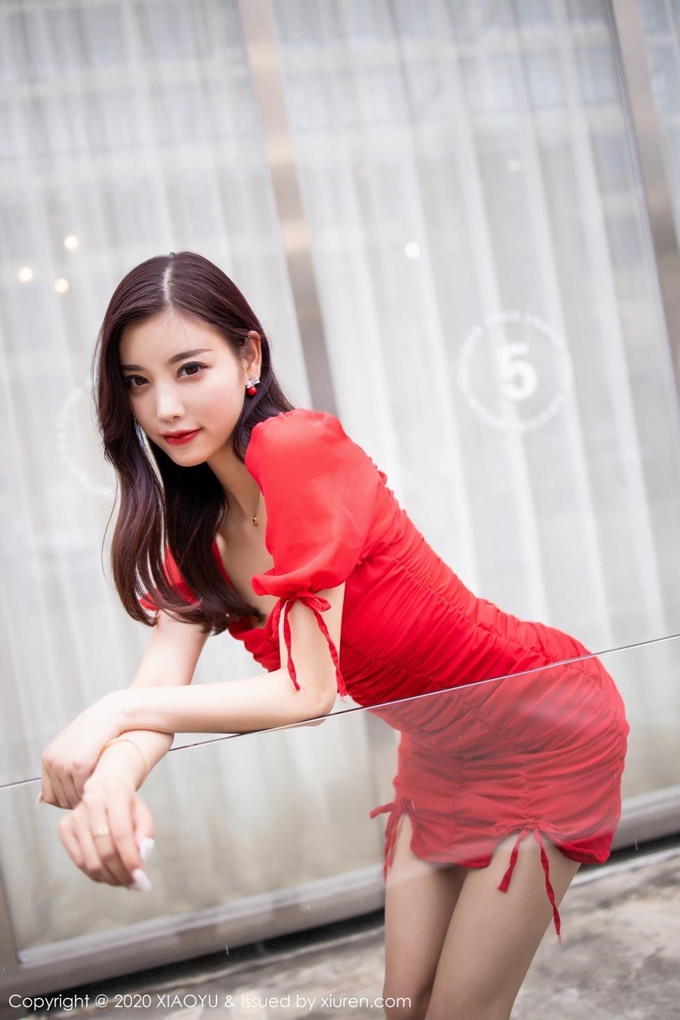 [XiaoYu画语界]Vol.326_女神杨晨晨sugar街拍主题鲜艳红裙秀完美身材动人写真73P