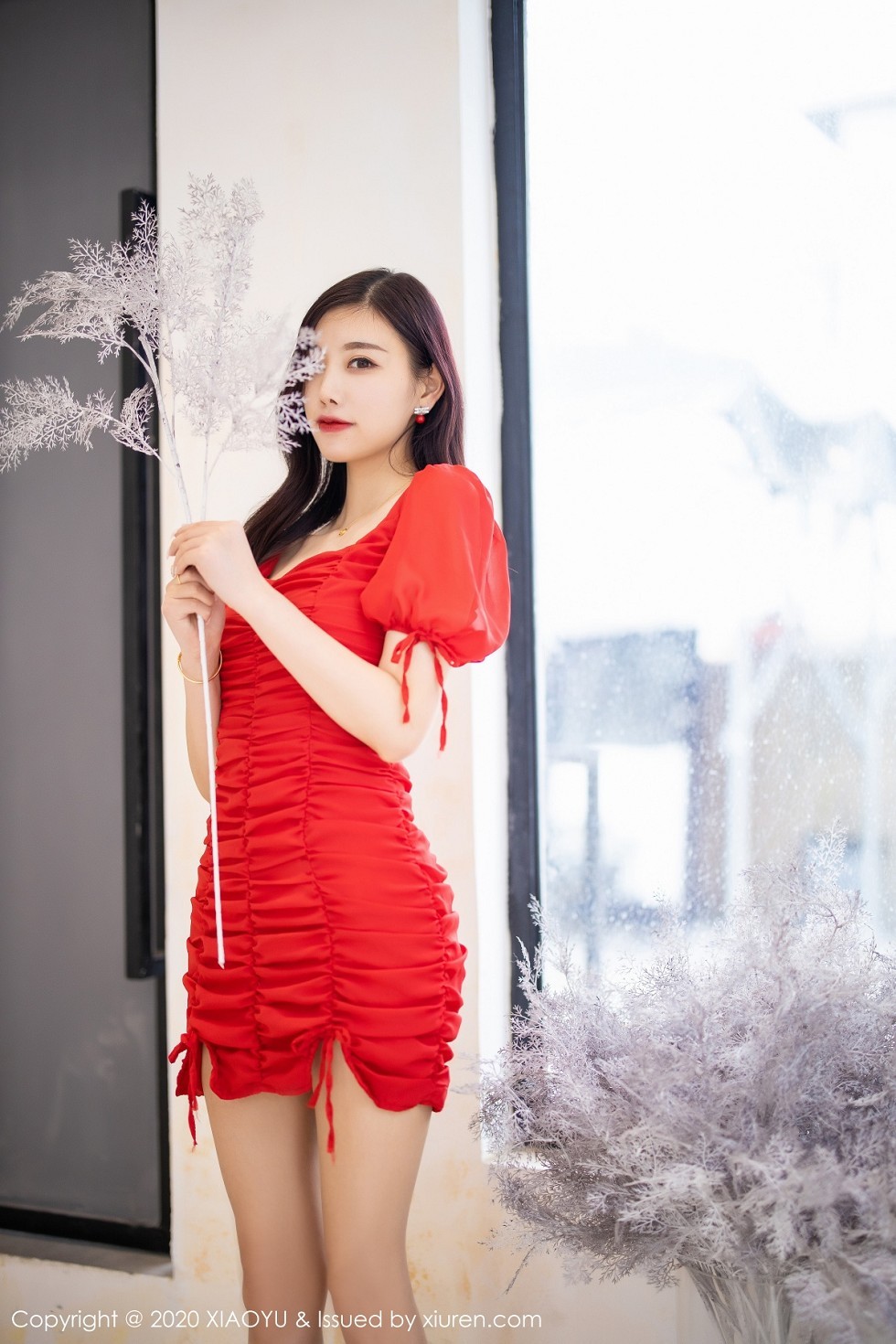 [XiaoYu画语界]Vol.326_女神杨晨晨sugar街拍主题鲜艳红裙秀完美身材动人写真73P